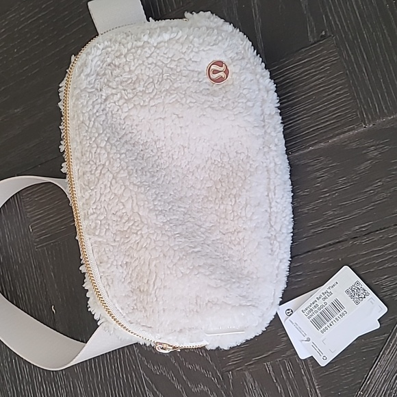 lululemon athletica Everywhere Belt Bag 1LFleece - Picture 5 of 6